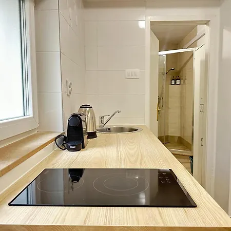 Charming In Center * Split