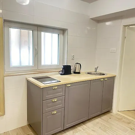 Charming In Center Apartmán