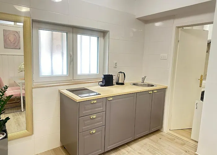 Charming In Center Apartmán