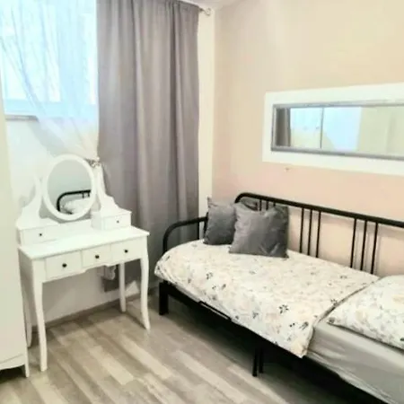 Charming In Center Apartment