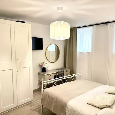 Charming In Center Appartement