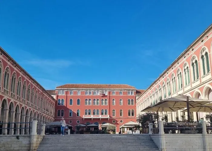 Charming In Center Split